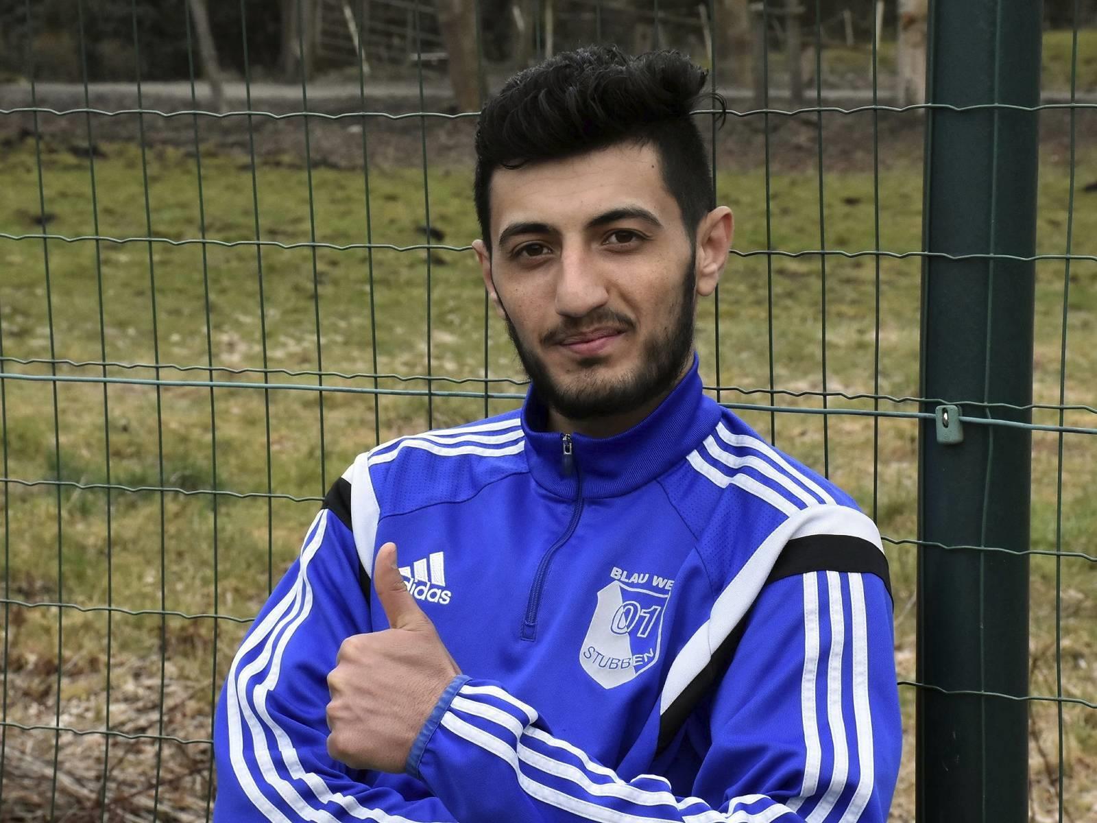 Salah Haskan im Trainingsanzug der SG Blau-Weiß Stubben.
