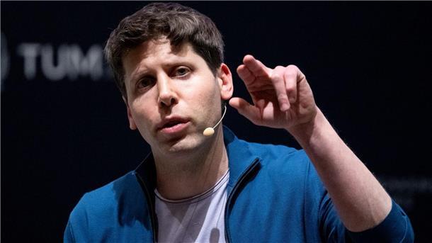 OpenAI-Chef: Künstliche Intelligenz sollte reguliert werden Sam Altman während einer Podiumsdiskussion an der Technischen Universität München.