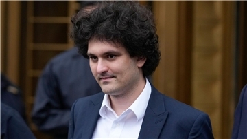 Sam Bankman-Fried, Gründer der insolventen Kryptobörse FTX, verlässt das Bundesgericht in Manhattan.