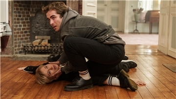 Sam Mannheimer (Jonathan Elias Weiske) eilt seiner Mutter Regina (Veronica Ferres) zur Hilfe. Dabei wird er mit einem Trauma aus der Vergangenheit konfrontiert. Wird er seine Angst rechtzeitig überwinden, um seiner Mutter das Leben zu retten?