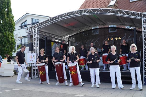 Sambatrommler auf dem Herbstmarkt.