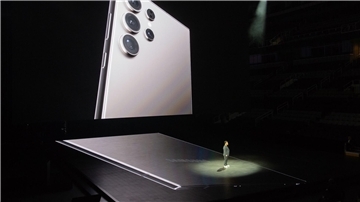 Samsungs Smartphone-Chef TM Roh stellt in San Jose die neue Top-Gerätereihe des Konzerns vor.