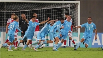San Marinos Spieler dürfen sich über einen historischen Sieg freuen.