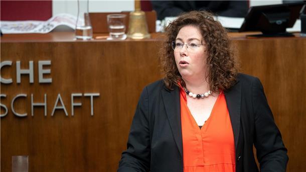 Sandra Ahrens (CDU) spricht bei einer Sitzung der Bremischen Bürgerschaft.