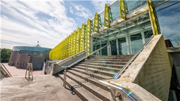 Fassade der Stadthalle