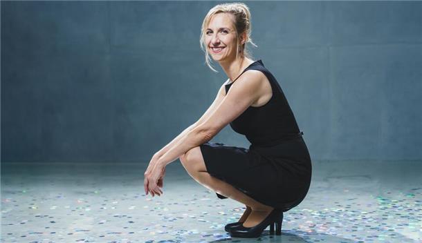 Sara Hakenberg tritt beim Satirefest „Satirica“ der Arbeitnehmerkammer auf.