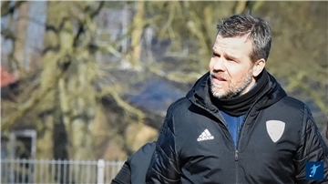 Sasa Pinter, Trainer der U19 des JFV Bremerhaven, holte mit dem Aufsteiger zum Auftakt einen Zähler.