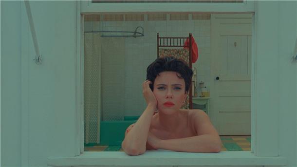 Ein Theater voller Stars: „Asteroid City“ von Wes Anderson Scarlett Johansson als Schauspielerin in einer Szene des Films „Asteroid City“.
