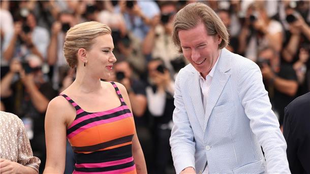 Scarlett Johansson: Nutze meine Träume für die Arbeit Scarlett Johansson und Regisseur Wes Anderson in Cannes.