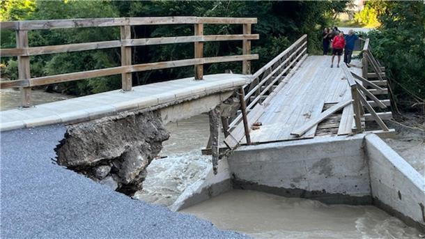 Schäden an einer Brücke in der slowenischen Katastrophenregion. Slowenien hatte am Wochenende um Hilfe aus dem Ausland gebeten.