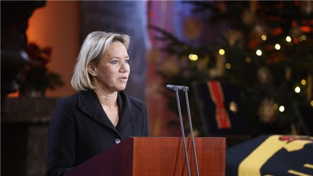 Schäubles älteste Tochter Christine Strobl spricht bei der Trauerfeier ihres Vaters.