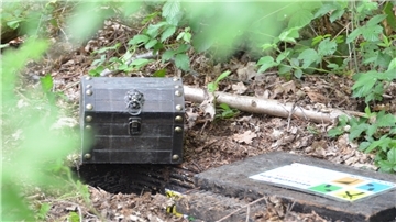 "Schatz von Burg Elsdorf" heißt dieser Geocache: Ihn findet man nur, wenn man zuvor diverse andere entdeckt hat. 