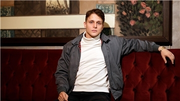 Schauspieler Merlin Rose hat über Streaming-Drehs gesprochen.