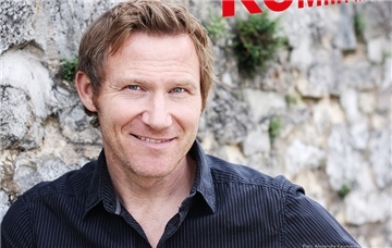Schauspieler Roland Jankowsky liest schräg-kriminelle Shortstories vor.