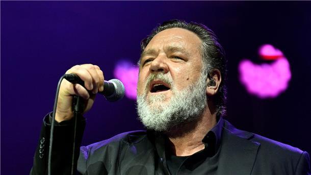 Ewan McGregor gibt Tochter am Set keine Ratschläge Schauspieler Russell Crowe gab beim Filmfestival in Karlsbad ein Konzert.