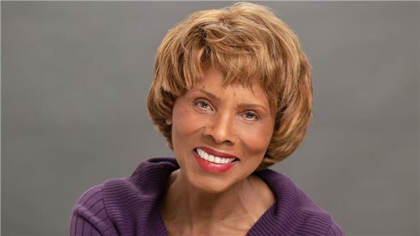 Schauspielerin Gloria Hendry spielte die Doppelagentin Rosie Carver an der Seite von Roger Moore.