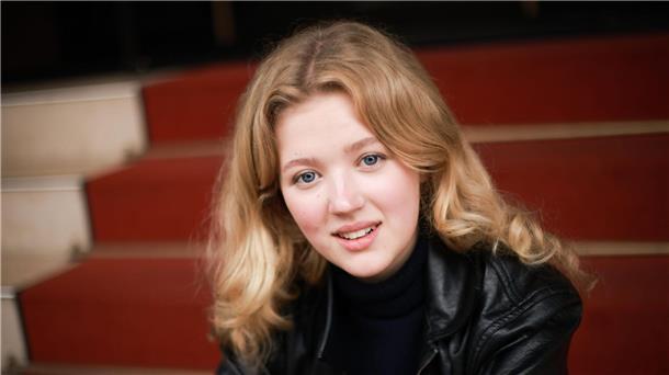 Schauspielerin Pauline Pollmann spielt im Cannes-Eröffnungsfilm mit.