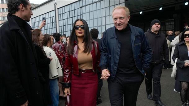 Schauspielerin Salma Hayek (M) war Gästin bei der Präsentation der Gucci-Damenkollektion.