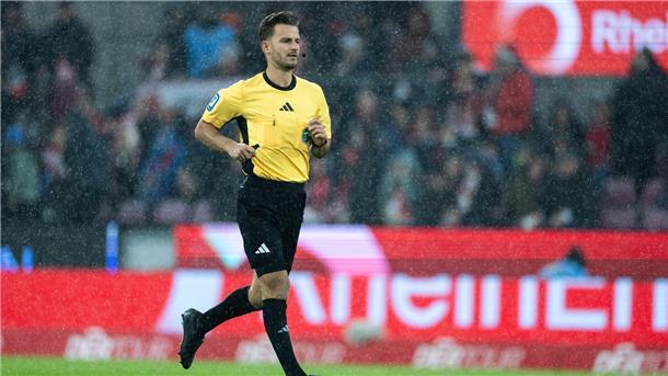 Schiedsrichter Daniel Schlager stand beim Spiel Köln gegen Hamburg im Fokus.