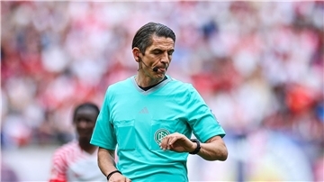 Schiedsrichter Deniz Aytekin: Wie lange nachspielen?