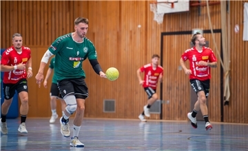 Julian Langwucht (vorn) mit Ball.