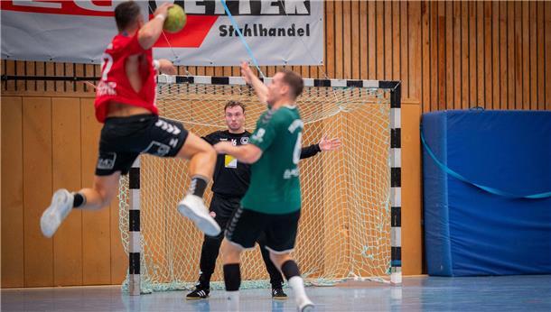 Schiffdorfs Torwart Lukas Ketteler (Mitte) fehlte gesperrt.