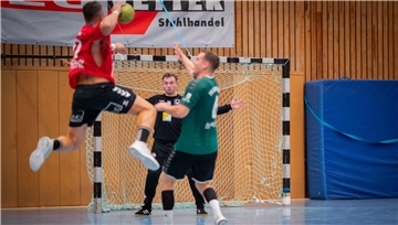 Schiffdorfs Torwart Lukas Ketteler (Mitte) fehlte gesperrt.
