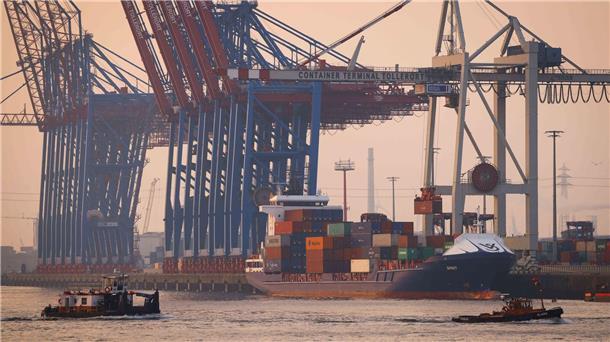Hamburger Hafen gewinnt Disney für Kreuzfahrtanlauf 2024 Schiffe im Hamburger Hafen.