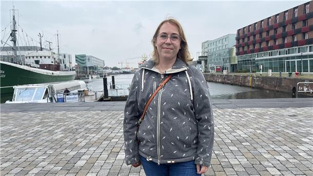 Literaturagentin Kathrin Nehm aus Bremerhaven betreut Autorin Ayla Dade.