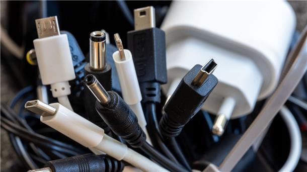 Smartphones müssen ab 2024 einheitliche Ladebuchse haben Schluss mit Kabelsalat: Ab 2024 soll USB-C der einheitliche Ladestandard in der EU sein.