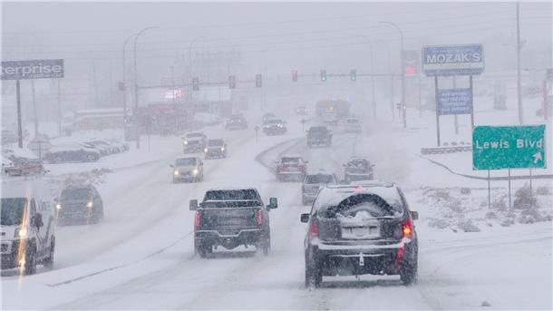 Winterstürme und Regen in den USA - Berichte über Tote Schneefall im US-Bundesstaat Iowa.