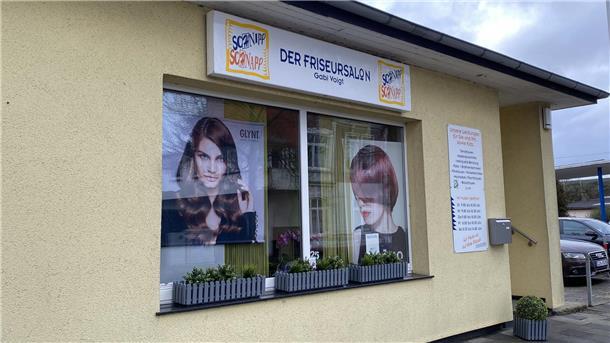 Kamm in: Das sind die krehaartivsten Friseurnamen zwischen Wesermarsch und Elbe "Schnipp Schnapp" kommen in Bremerhaven die Haare ab.