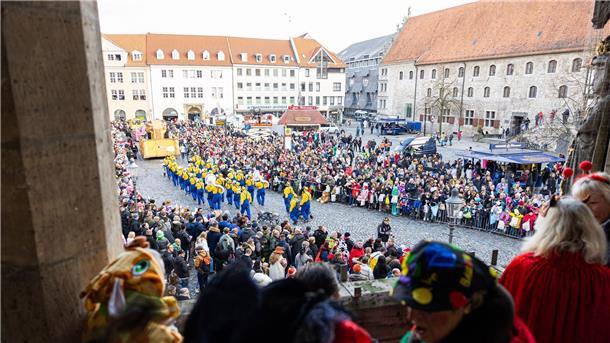 „Make Alaaf not war“: Karneval wieder ohne Corona-Regeln „Schoduvel“ in Braunschweig - der laut Organisatoren größten Faschingsumzug im Norden.
