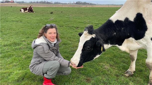 Frau mit Kuh