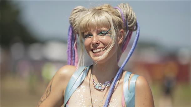 Deichbrand 2024: Das sind die schönsten Frauen auf dem Festival Schönheit kann so vielfältig sein! Das sind die schönsten Frauen auf dem Deichbrand.