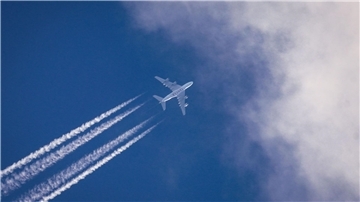 Schon ab 2025 muss in der EU Flugbenzin nachhaltige Kraftstoffe beigemischt werden.