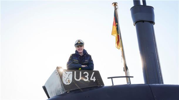 Alle hören auf ihr Kommando Schon bald fährt Claudia Nebens U-Boot zur nächsten Mission los.