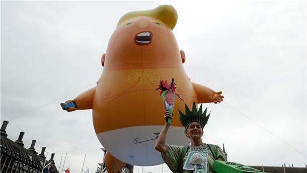 Trump beim König: Fünf unbequeme Themen reisen mit Schon beim ersten Staatsbesuch Trumps gab es Proteste. (Archivbild)