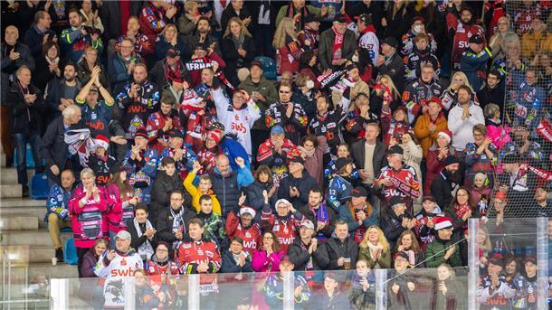 Schon beim Spiel der Fischtown Pinguins gegen die Adler Mannheim am zweiten Weihnachtstag war die Eisarena sehr gut gefüllt.