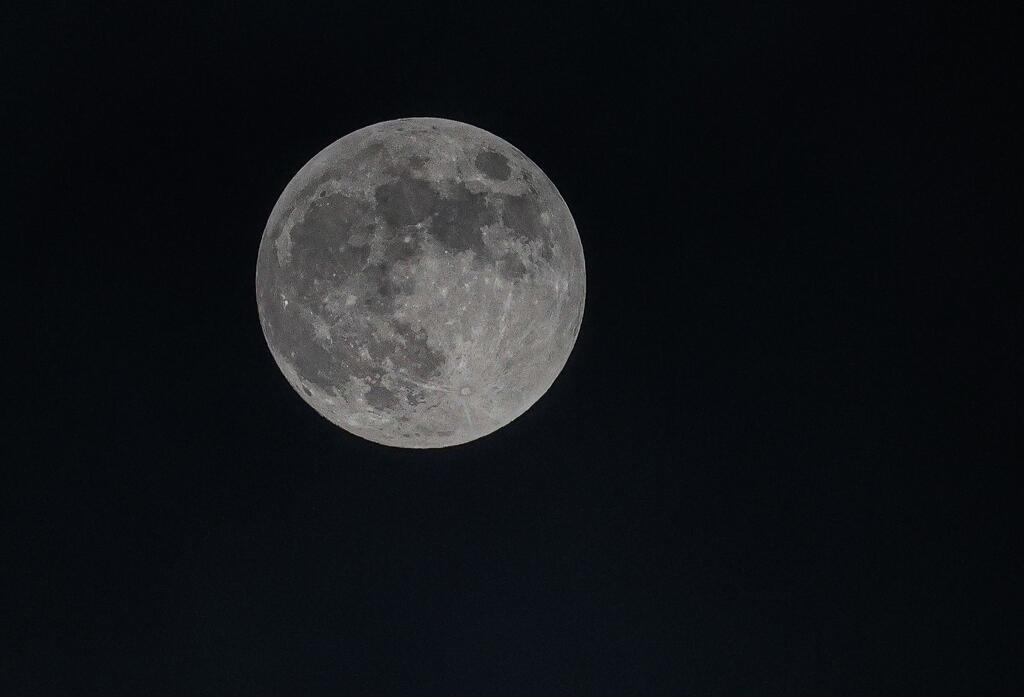 Freitag, der Dreizehnte: 13 erfreuliche Ereignisse Schon lange haben Wissenschaftler Wasser auf dem Mond vermutet. (Archivbild)