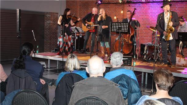 Besucher bei dem Konzert