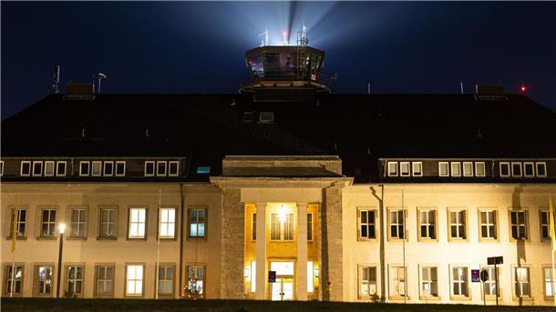 Warnstreiks: Ausweichflughäfen als Alternative für Urlauber Schon seit dem frühen ist der Flughafen Braunschweig-Wolfsburg eine Alternative für Urlauber, die vom Warnstreik betroffen sind. (Archivbild)