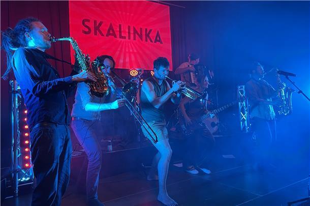 Schon wieder ein tolles Konzert zum 40. Geburtstag der Jahnhalle: Skalinka sorgten mit einem mitreißenden Mix für Partystimmung.