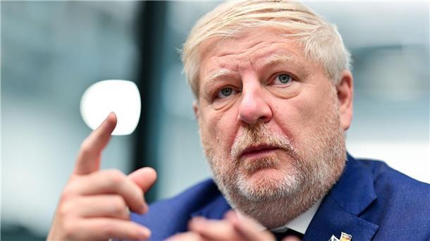 Schottlands Minister: EU-Beitritt in zehn Jahren realistisch Schottlands Ministers für Außenbeziehungen, Angus Robertson, strebt ein zweites Referendum an.