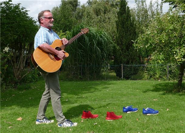 "Schritte" heißt das neue Programm von Hartmut Becker. Am 24. November ist er damit in der Jahnhalle zu erleben.