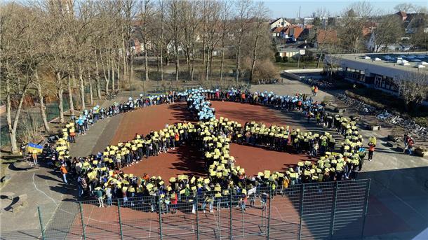 Schülerdemonstration für den Frieden in der Ukraine am 11. März am Nordenhamer Gymnasium.