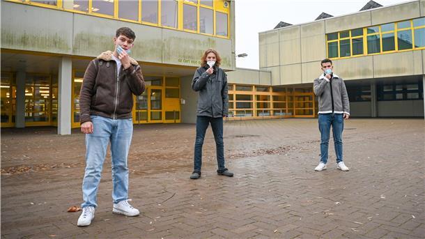 Schülersprecher Serdar Ugurlu (17) sowie die Mitglieder der CvO-Schülervertretung Tristan Reim (17) und Koray Bagci (17) wollen nicht schwänzen, sondern auf die Lage der Schüler aufmerksam machen.