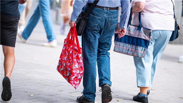 Schwache Umsätze im Einzelhandel: Die gestiegenen Preise für Nahrungsmittel belasten Verbraucher.