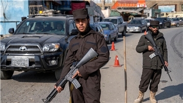 Schwerbewaffnete Taliban-Kämpfer in Kabul.