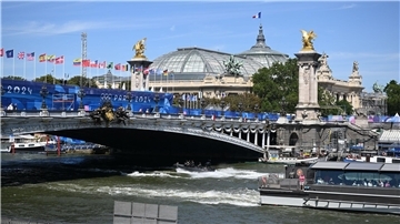 Schwimm-Bundestrainer Berkhahn sorgt sich um die Bedingungen in der Seine.